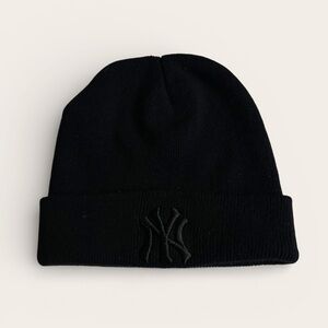 47 brand Black New York Yankees beanie